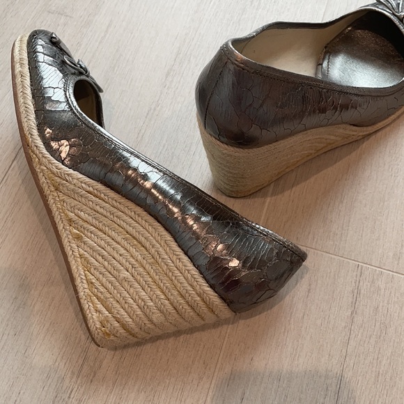 COACH Wedges Pewter Crinkle Leather - Picture 4 of 7